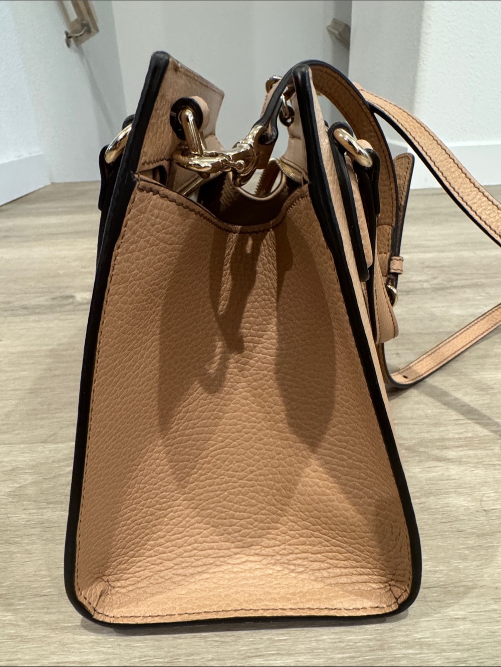Gucci Soho Pebbled Leather convertible Top-Handle Satchel in Camel Tan - Picture 11 of 15